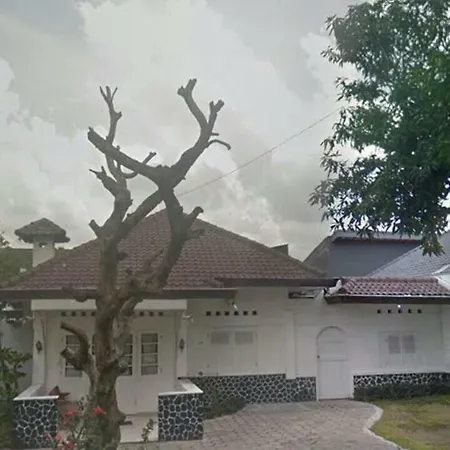 Ndalem Erpe Villa